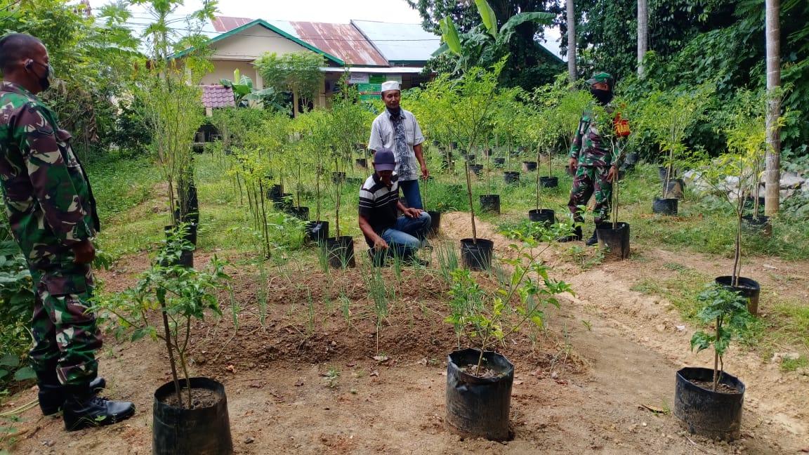 Motivasi Babinsa 23/Kuta Malaka ke Petani Cabai
