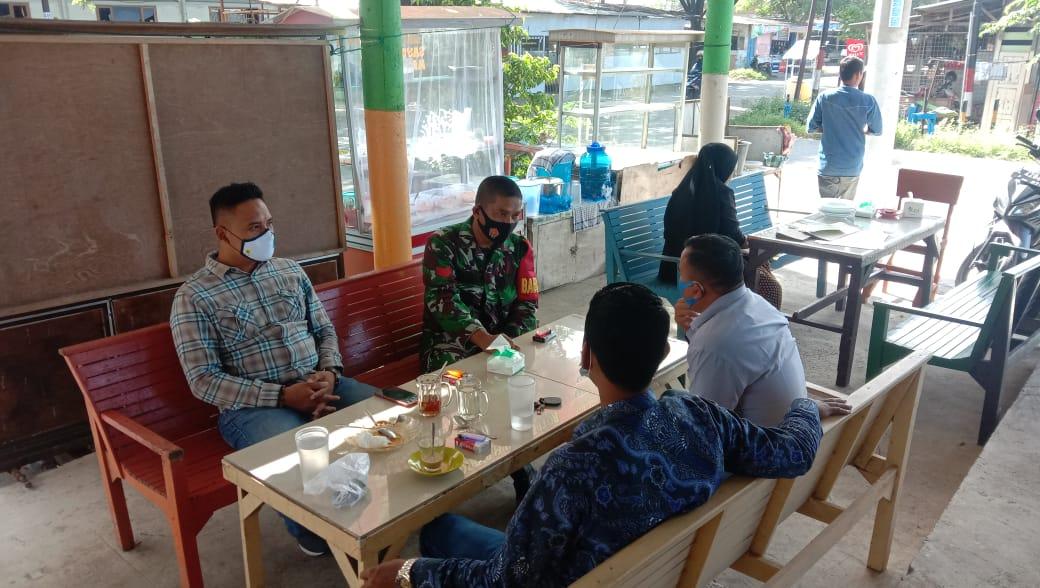 Babinsa Koramil 18/Lambaro Himbau Masyarakat Tetap Terapkan Prokes