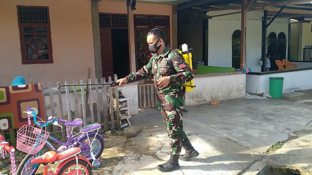 Satgas TMMD Kodim Abdya Semprot Disinfektan Massal di Babah Lhung