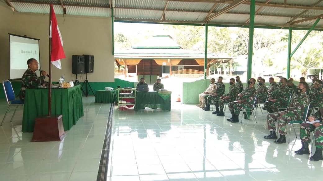 Komsos Sebagai Metode Babinsa Untuk Himbau Masyarakat Tetap Terapkan Protokol Kesehatan Cegah Covid-19
