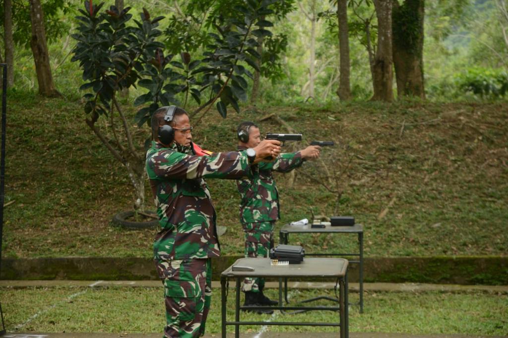 Pangdam Iskandar Muda Asah Kemampuan Menembak di Rindam IM