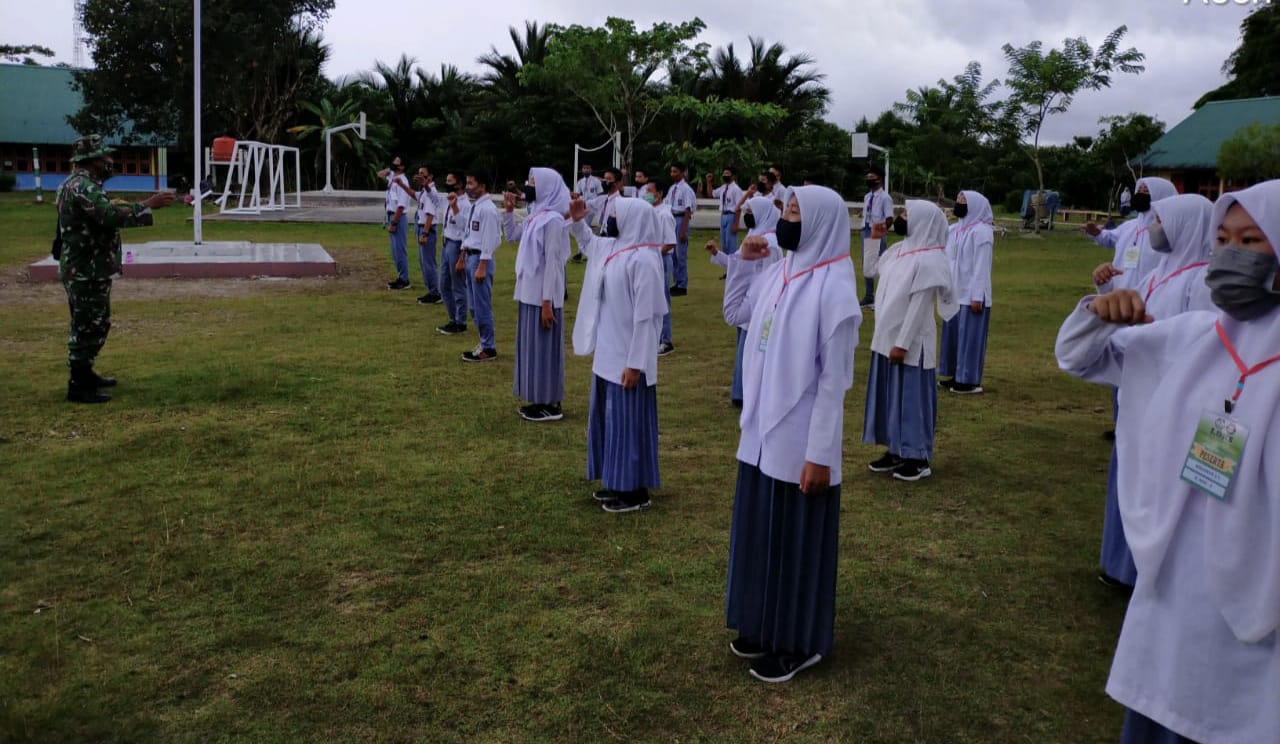 Babinsa Koramil 03/Teupah Selatan Tanamkan Wawasan Kebangsaan Kepada Pelajar SMA N1 Teupah Selatan