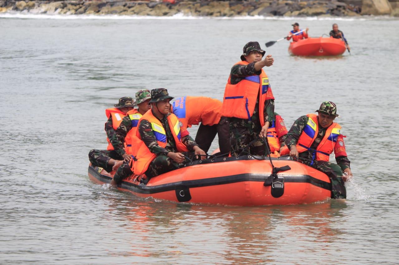 Puncak Latgubencal, Personil Kodim 0107/Aceh Selatan Simulasi Penyelamatan Korban Banjir