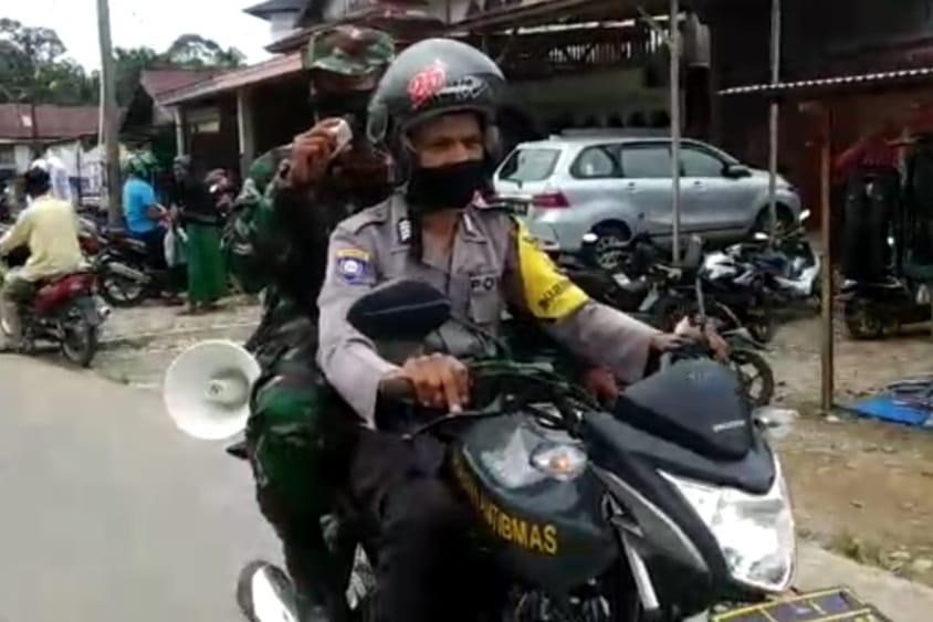 TNI/Polri Keliling Kampung Himbau Warga Patuhi Protkes
