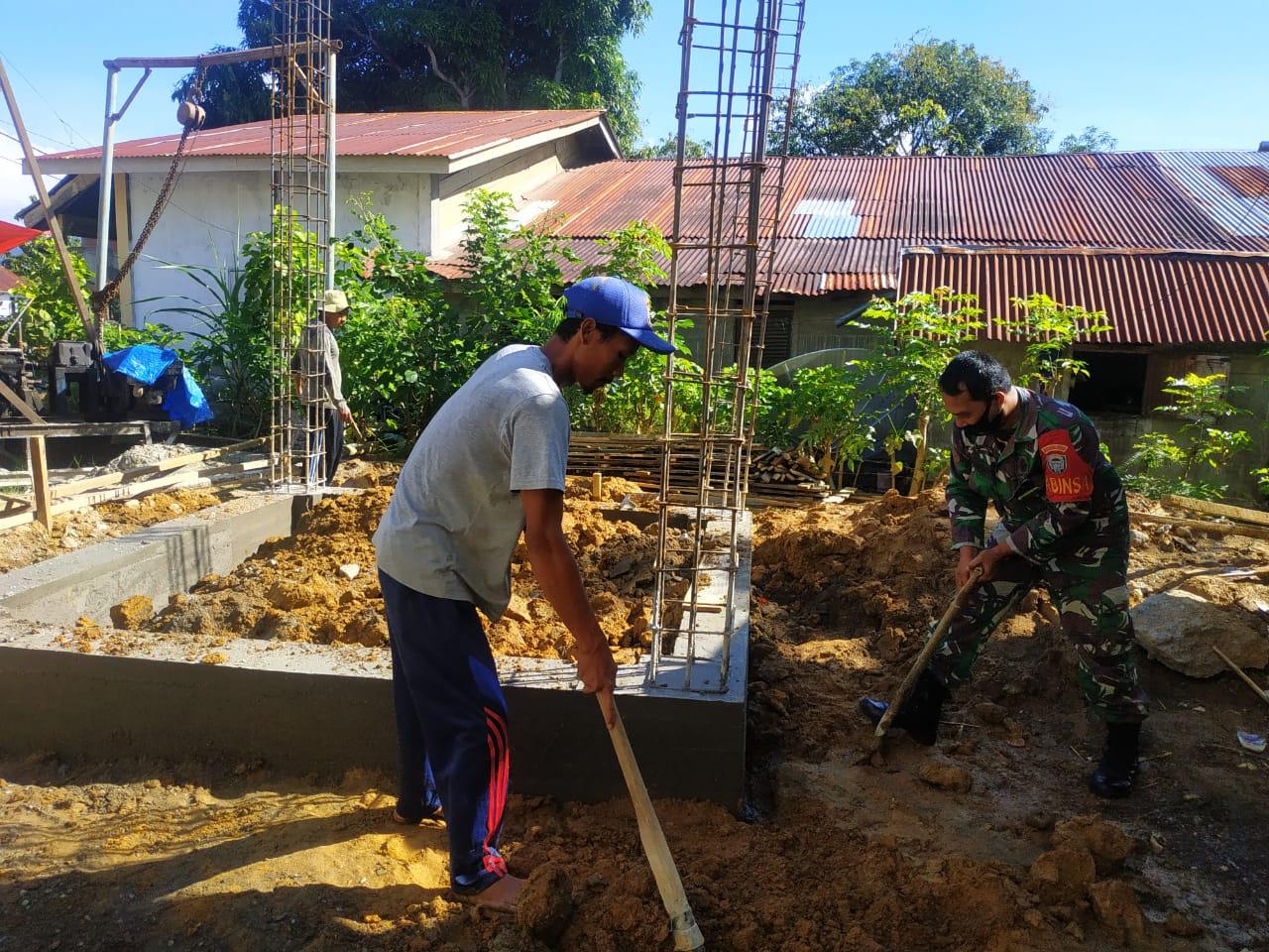 Keikut Sertaan Babinsa Pada Kegiatan Pembangunan Menara Penampungan Air Bersih