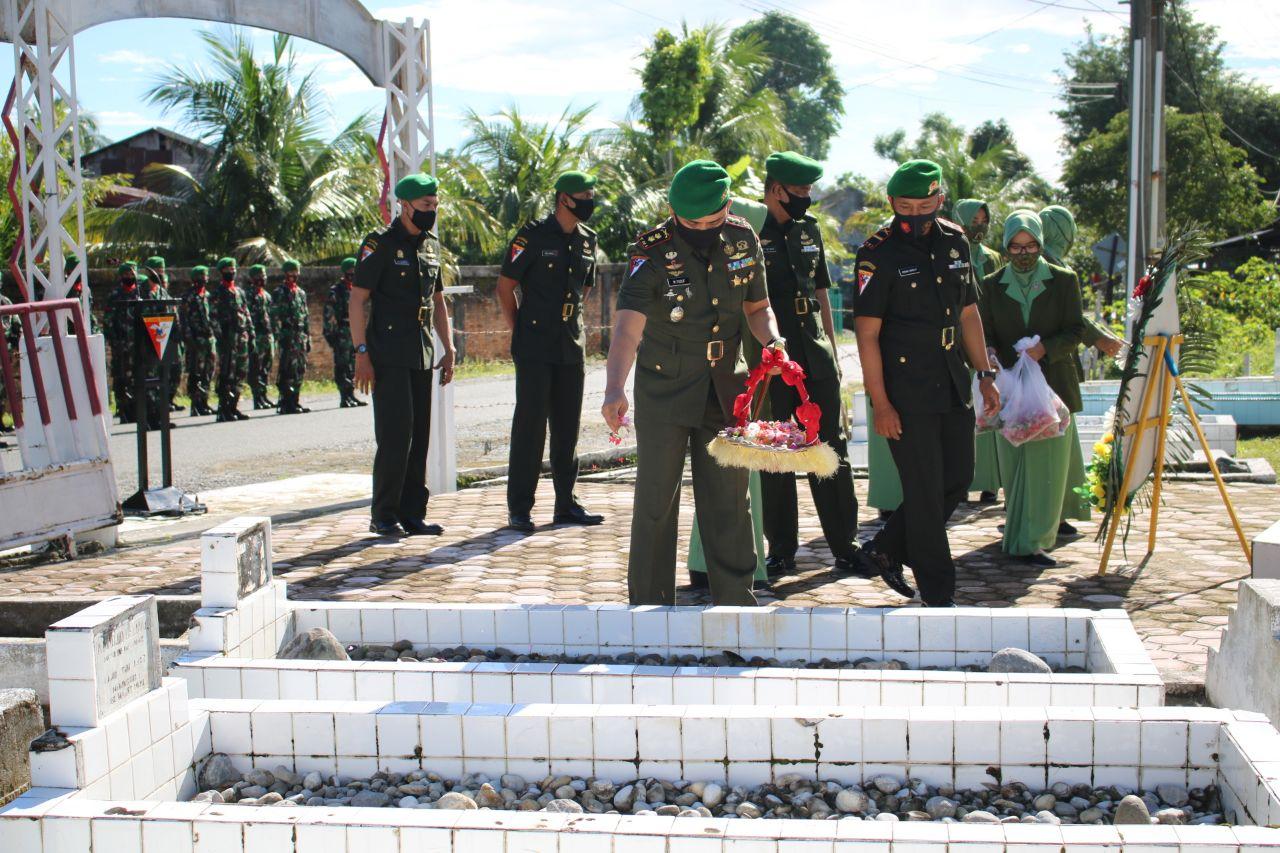 Menyambut HUT Ke-16 Yonif 116/GS Ziarah ke Taman Makam Pahlawan