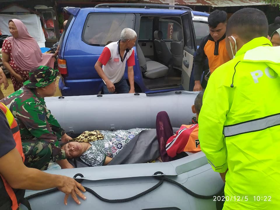 Upaya bersama TNI-Polri, Pemda dan Komponen Masyarakat Lainnya dalam Penanganan Banjir di Aceh Timur