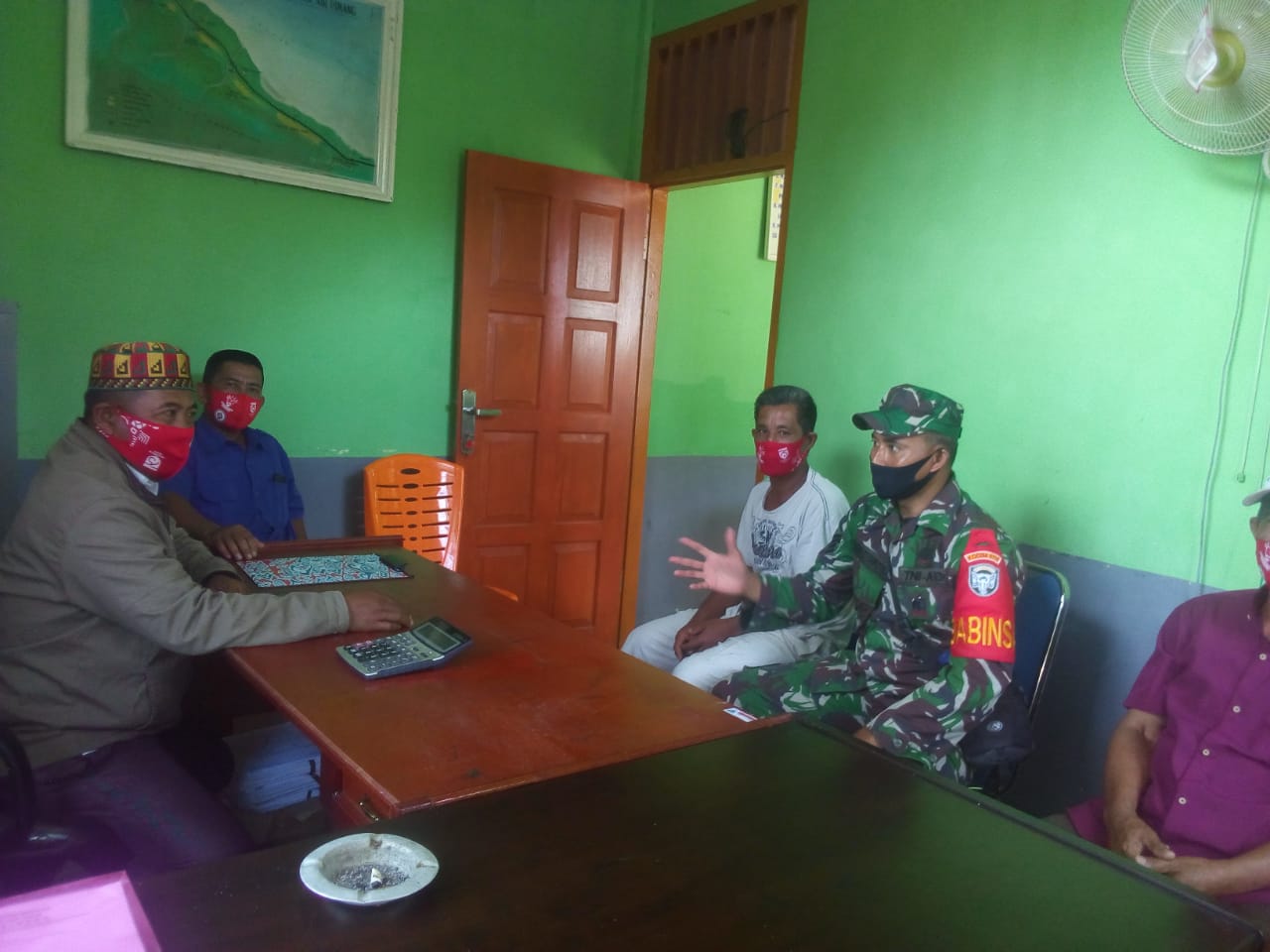 Babinsa  Cegah Kerumunan Masa Pada Perayaan Tahun Baru & Himbau Prokes 3m