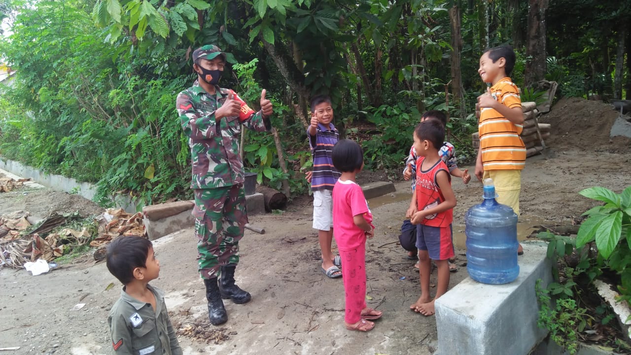 Pendekatan Secara Persusif Kepada Anak-Anak Merupakan Wujud Perhatian Dari Seorang Babinsa