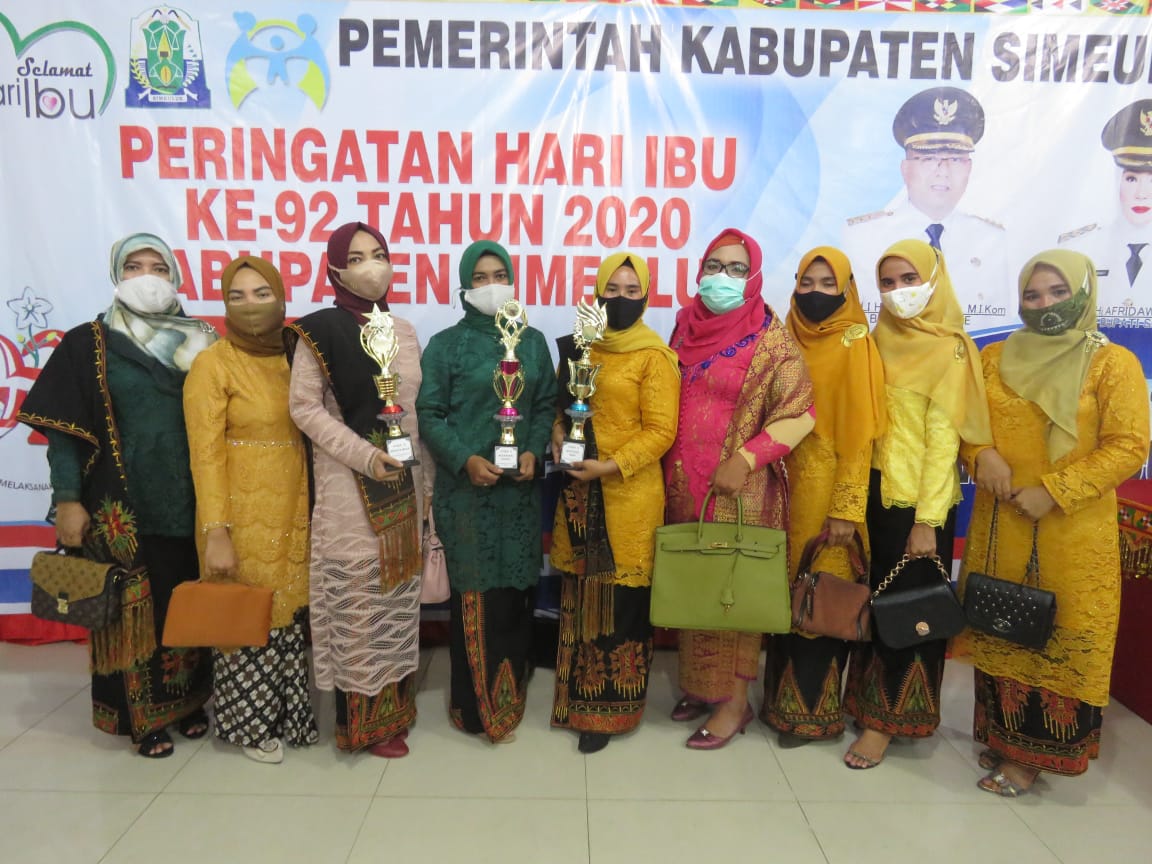 Raih juara 2, Persit KCK Cab.XXXIII/Dim 0115/Simeulue Koorcab Rem 012 PD Iskandar Muda pada lomba menyusun siri