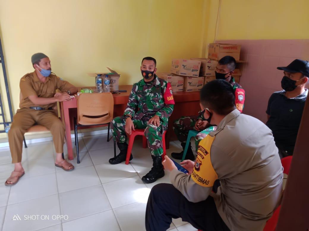 Jalin Silaturrahmi, Babinsa dan Bhabinkamtibmas Sawang Komsos Dengan Perangkat Desa Binaan