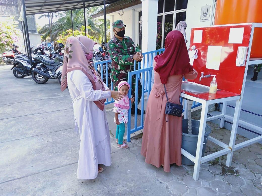 Babinsa Koramil 10/Peukan Bada Sebagai Pelopor Kesehatan Masyarakat