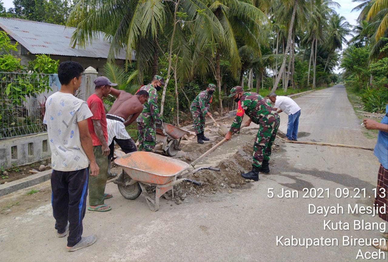 Pendekatan Babinsa Posramil Kutablang Dengan Masyarakat