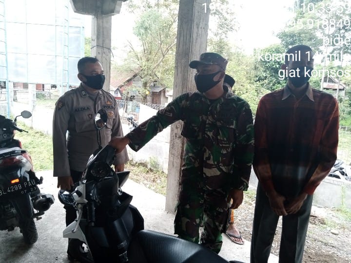 Babinsa Melaksanakan Himbauan Prokes