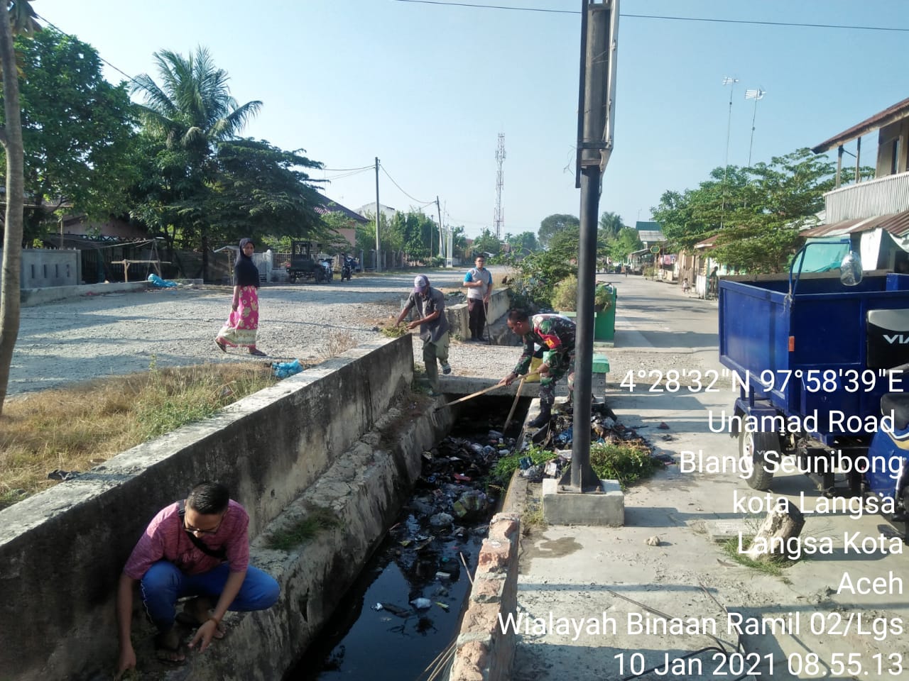 Kopda Endra Pamuji, melaksanakan Gotong Royong bersama perangkat desa dan masyarakat