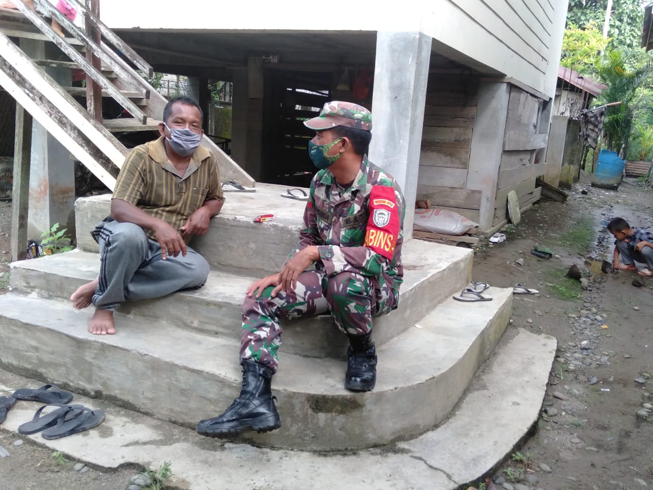 Babinsa Koramil 06/Teunom Peduli Kepada Warganya Melalui Komsos