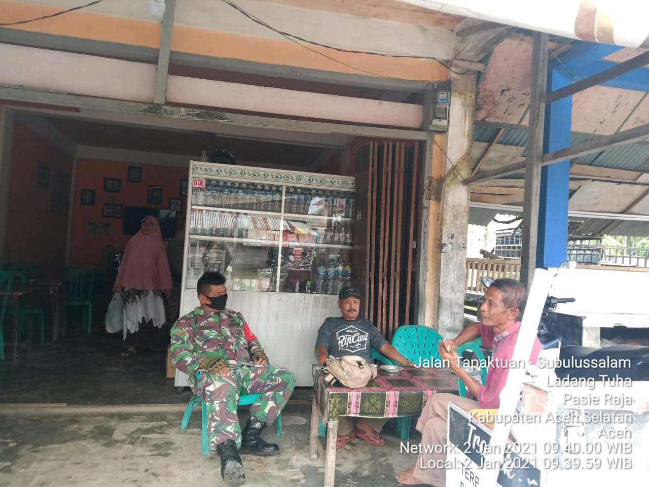 Melalui Pendekatan Persuasif dan Humanis, Babinsa Koramil 14/Pasie Raja Himbau Warga Desa Binaan Patuhi Protkes