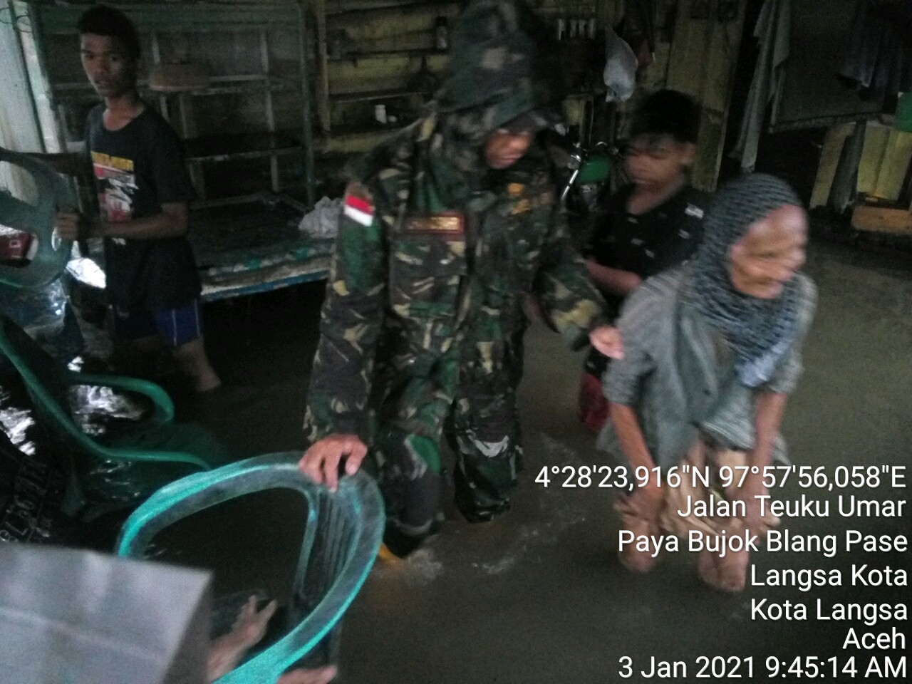 Air Genang Perumahan Warga Blang Pase, Anggota Ramil 02/Lgs Pantau Kondisi Terkini