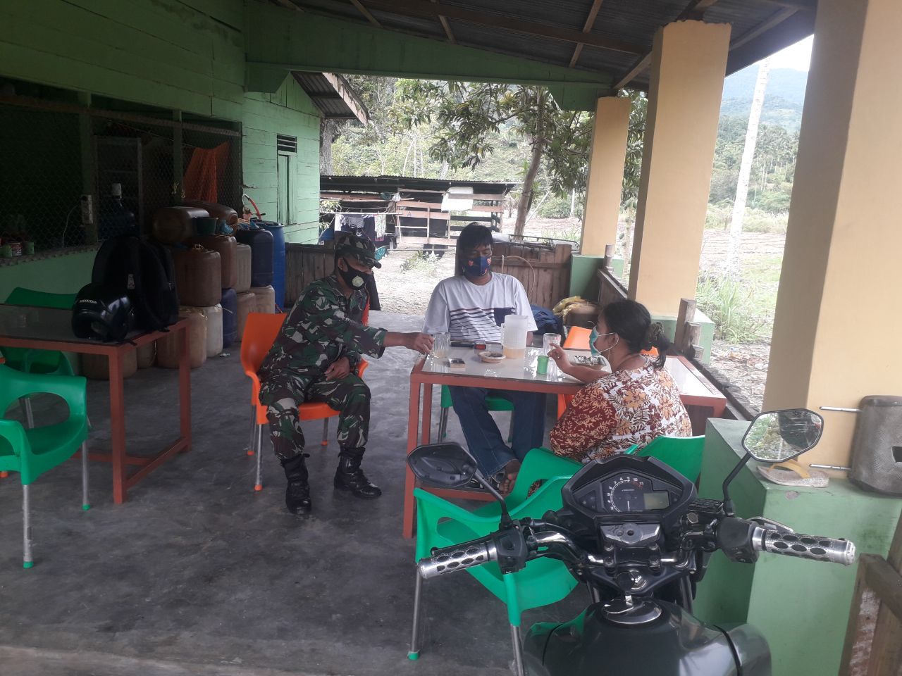 Monitoring Wilayah, Babinsa Pererat Silaturrahmi Bersama Warga Binaannya