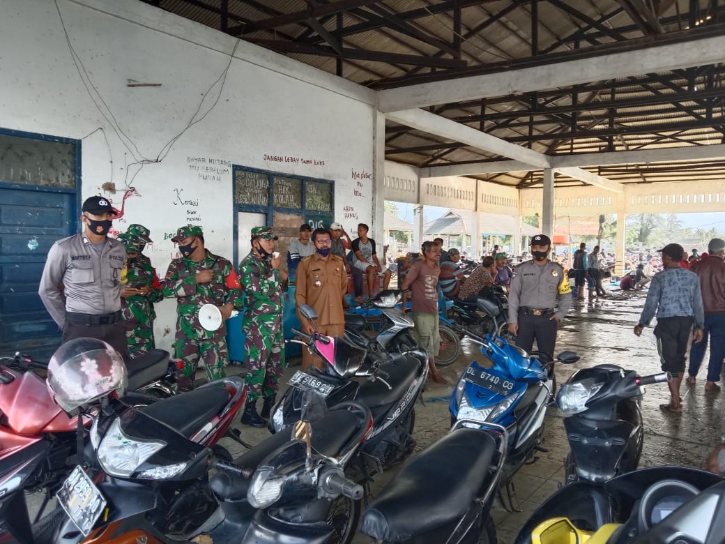 KORAMIL BERSAMA MUSPIKA KECAMATAN SUSOH AKTIF SOSIALISASIKAN PROTKES DITEMPAT-TEMPAT KERAMAIAN