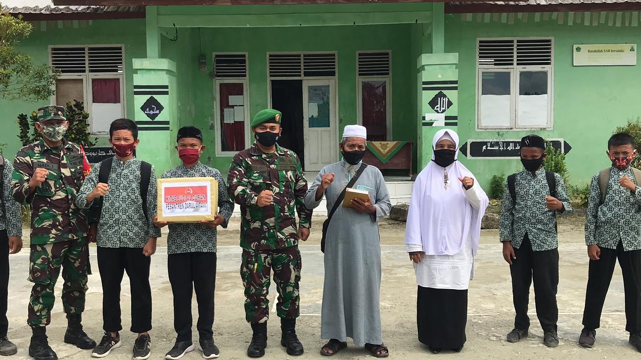 Dandim Bersilahturahmi Sekaligus Penyerahan Bantuan AL-QUR’AN Di Pondok Pusantren 