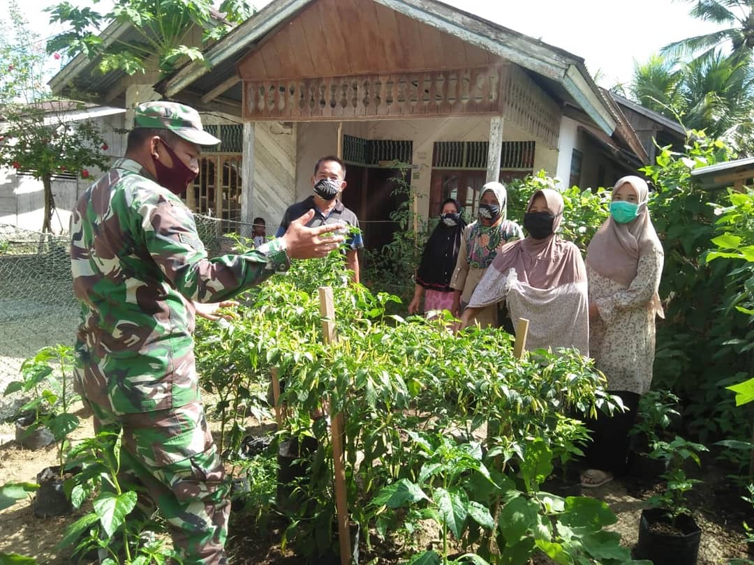 BABINSA KORAMIL 02/SIMEULUE TENGAH DAN PPL BERSINERGI MEMBERI MOTIVASI KEPADA WARGA BINAANYA