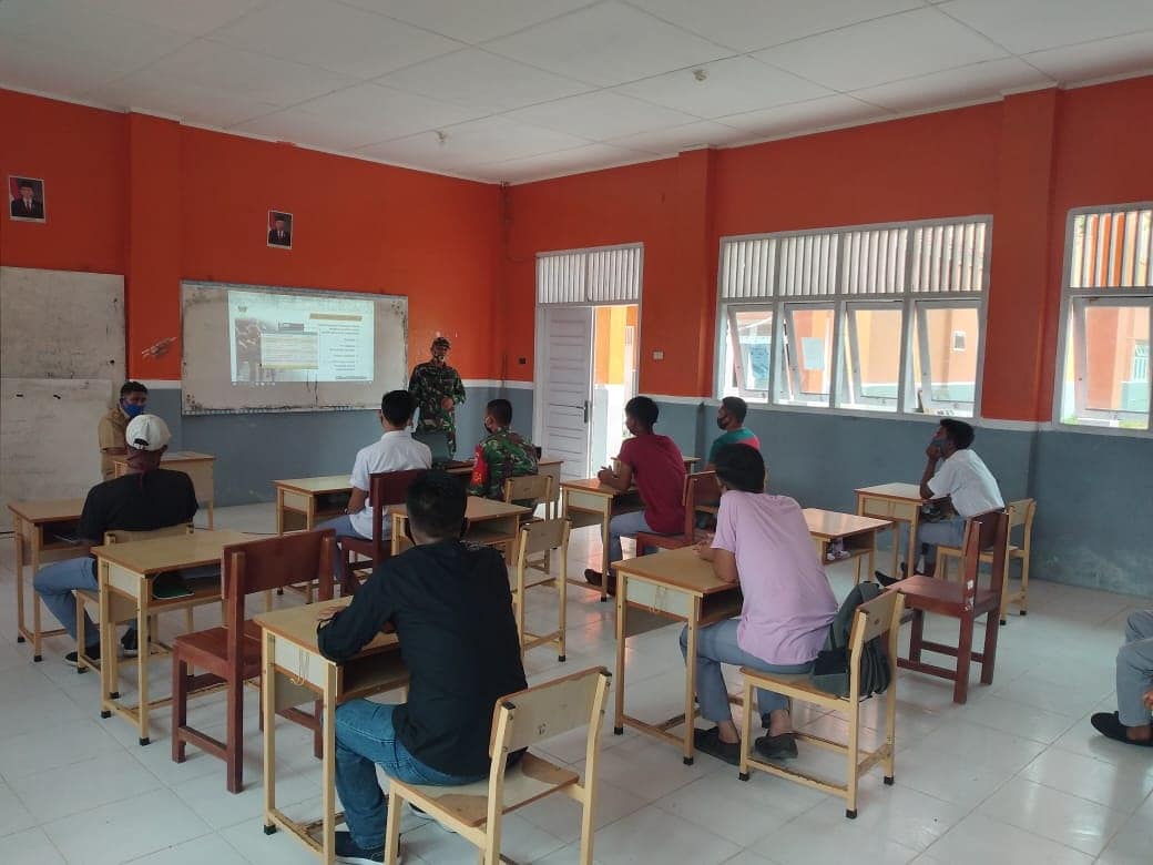 Babinsa Sosialisasikan Covid 19 Kepada Murid 