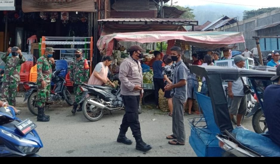 TNI-Polri Tertipkan Protkes Masyarakat di Pasar Tradisional