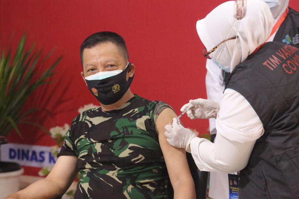 Pangdam IM Disuntik Vaksin Covid-19 Bersama Pejabat Forkopimda Aceh