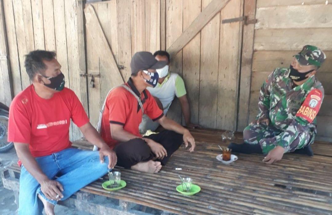 Komsos Babinsa Hangatkan Silaturrahmi Dengan Secangkir Teh Hangat