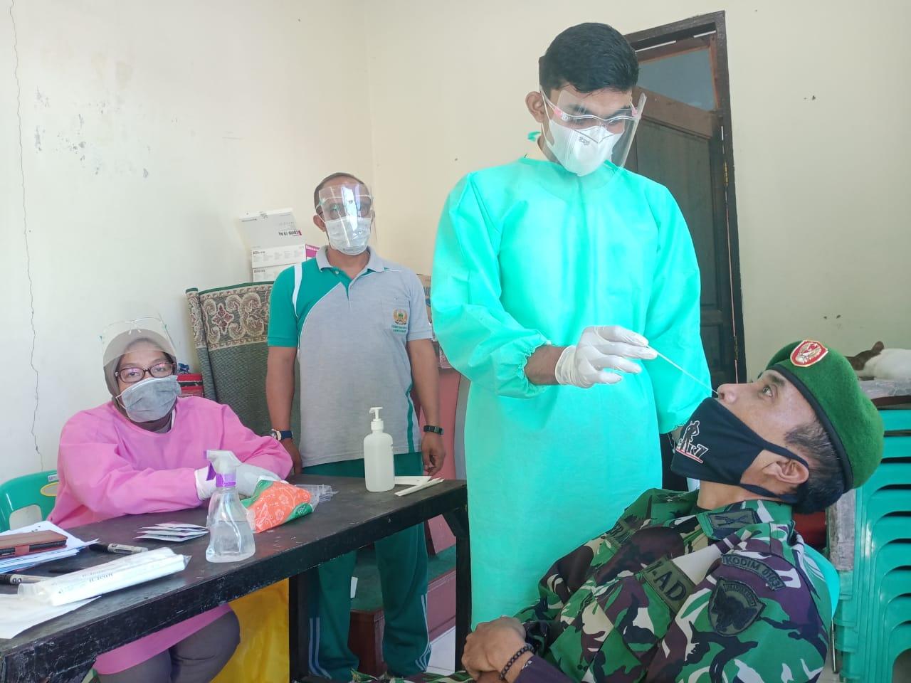 Cegah  Penyebaran Covid-19, 100 Personel Kodim 0103/Aceh Utara Laksanakan Test Swab Antigen