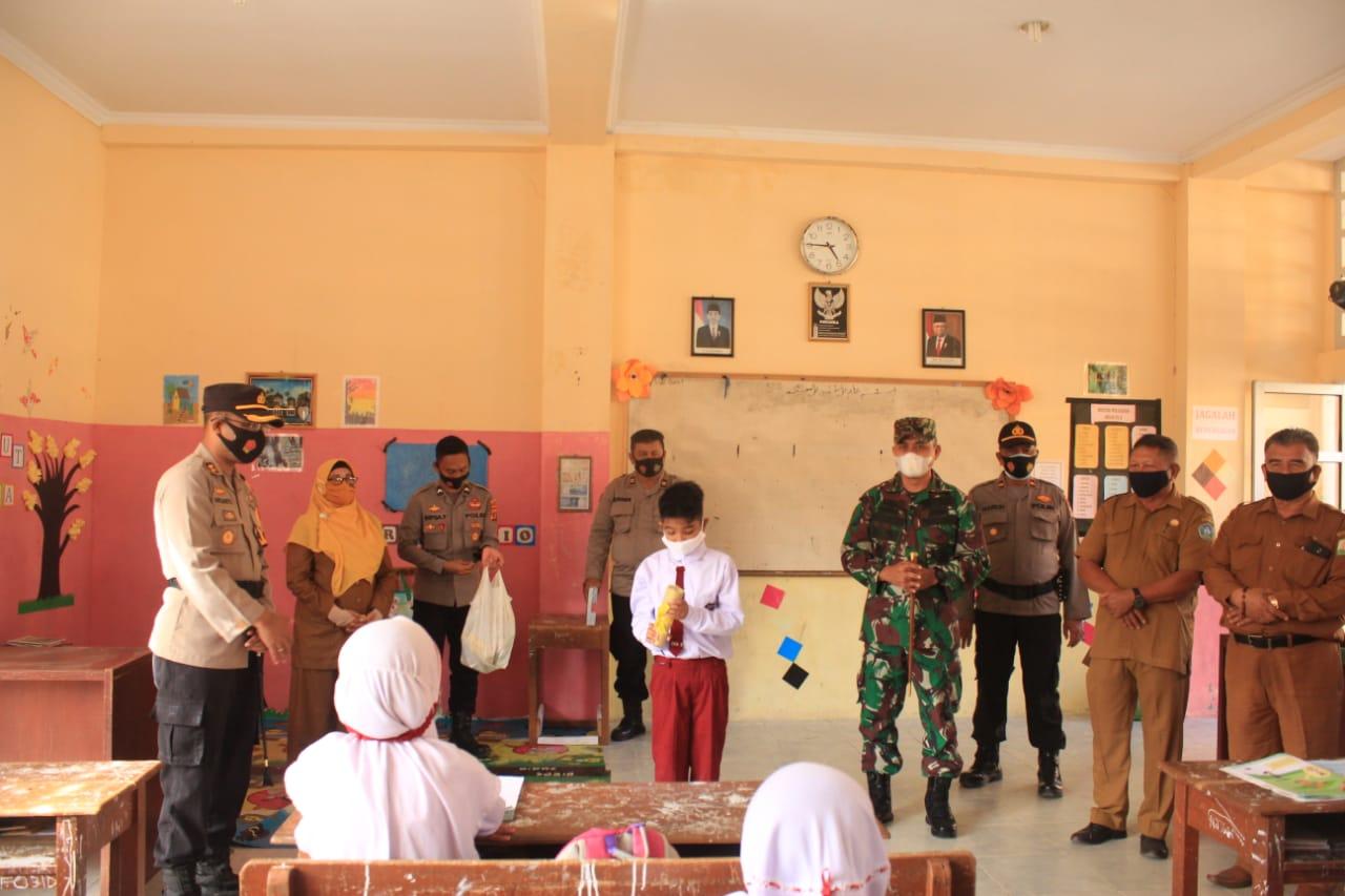 Sambangi Sekolah, Dandim dan Kapolres Aceh Selatan Himbau Pelajar dan Pihak Sekolah Tingkatkan Kedisiplian Protkes