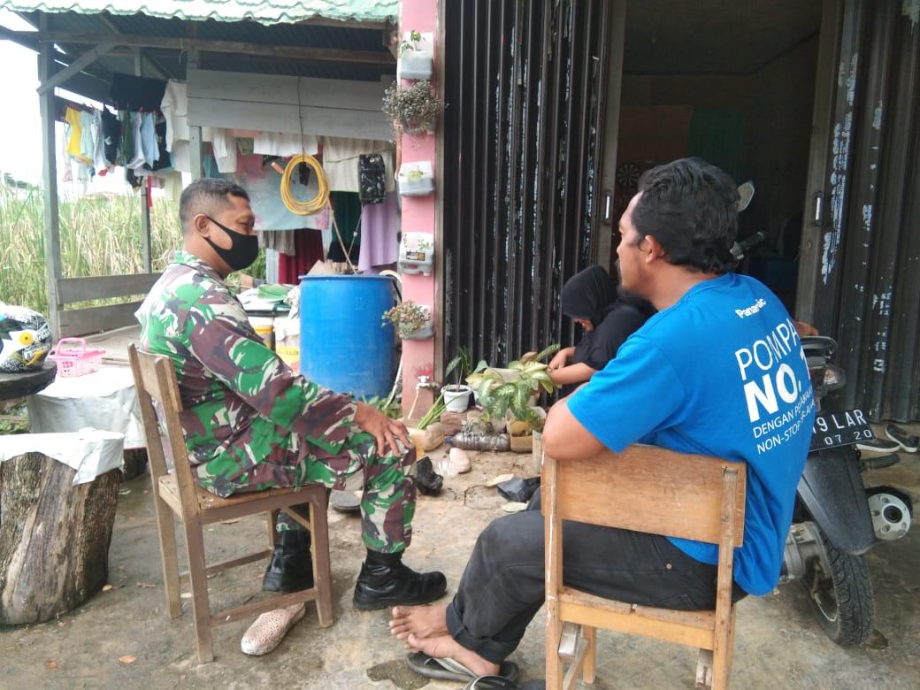 Komsos Babinsa Serda Yoni Andriantoro Jalin Kedekatan