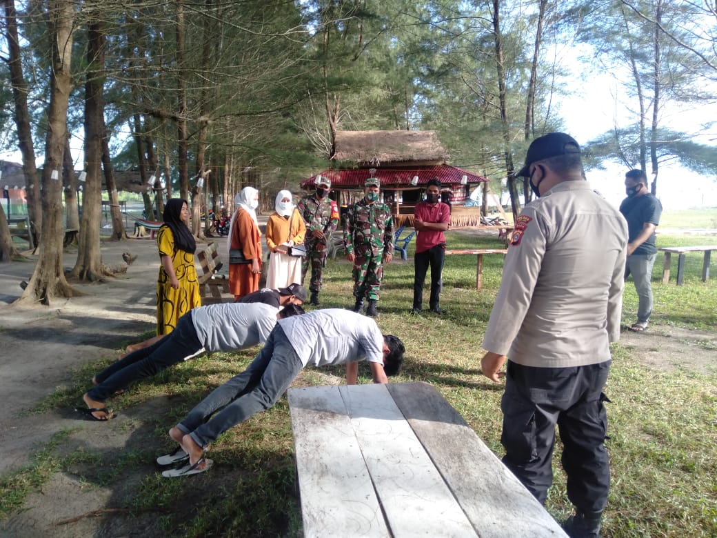TNI – Polri Lakukan Pangawasan Protokol Kesehatan