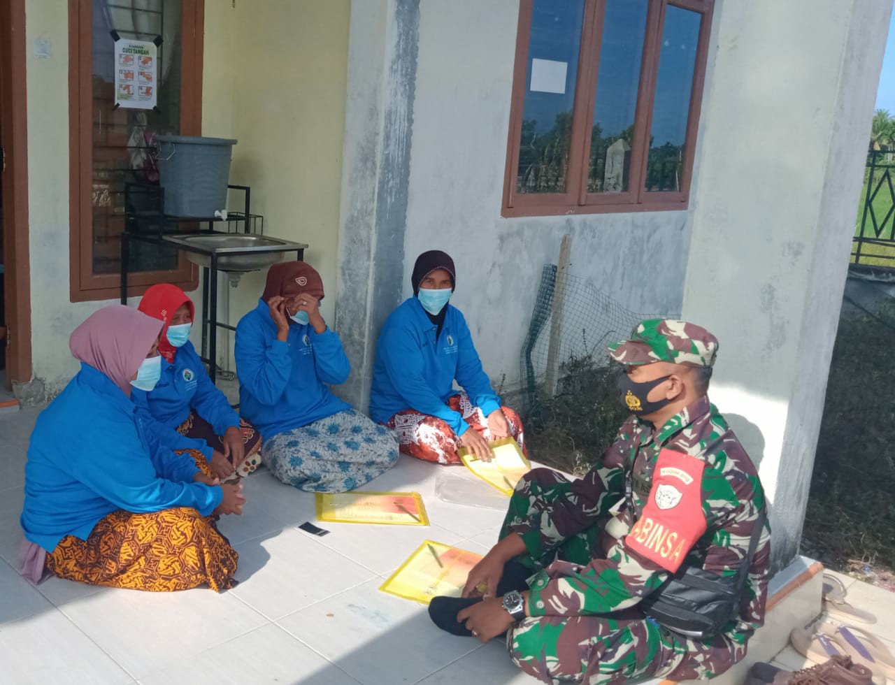 Rangkul Emak – Emak Pkk, Babinsa Sosialisasikan Protkes