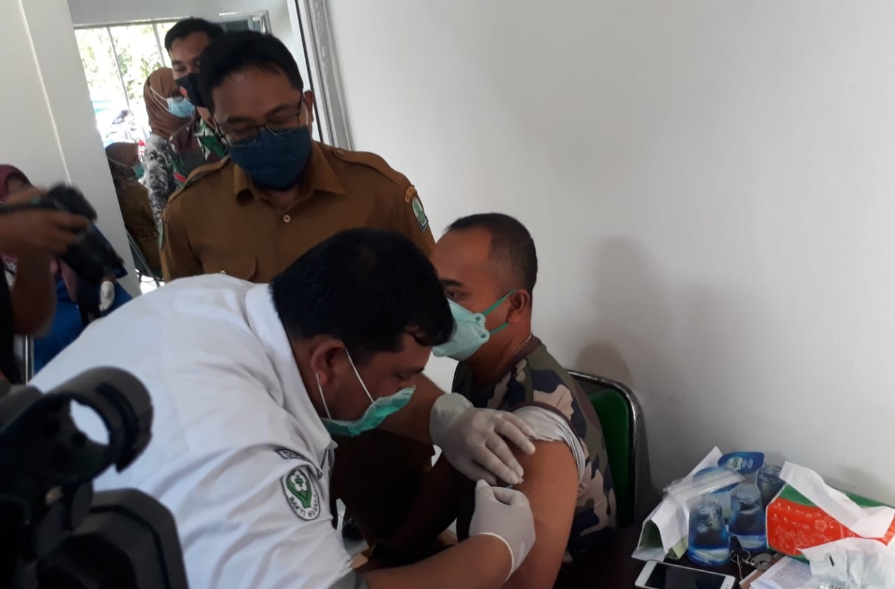 Dandim dan Forkopimda laksanakan vaksinasi sinovac di RSUD Simeulue