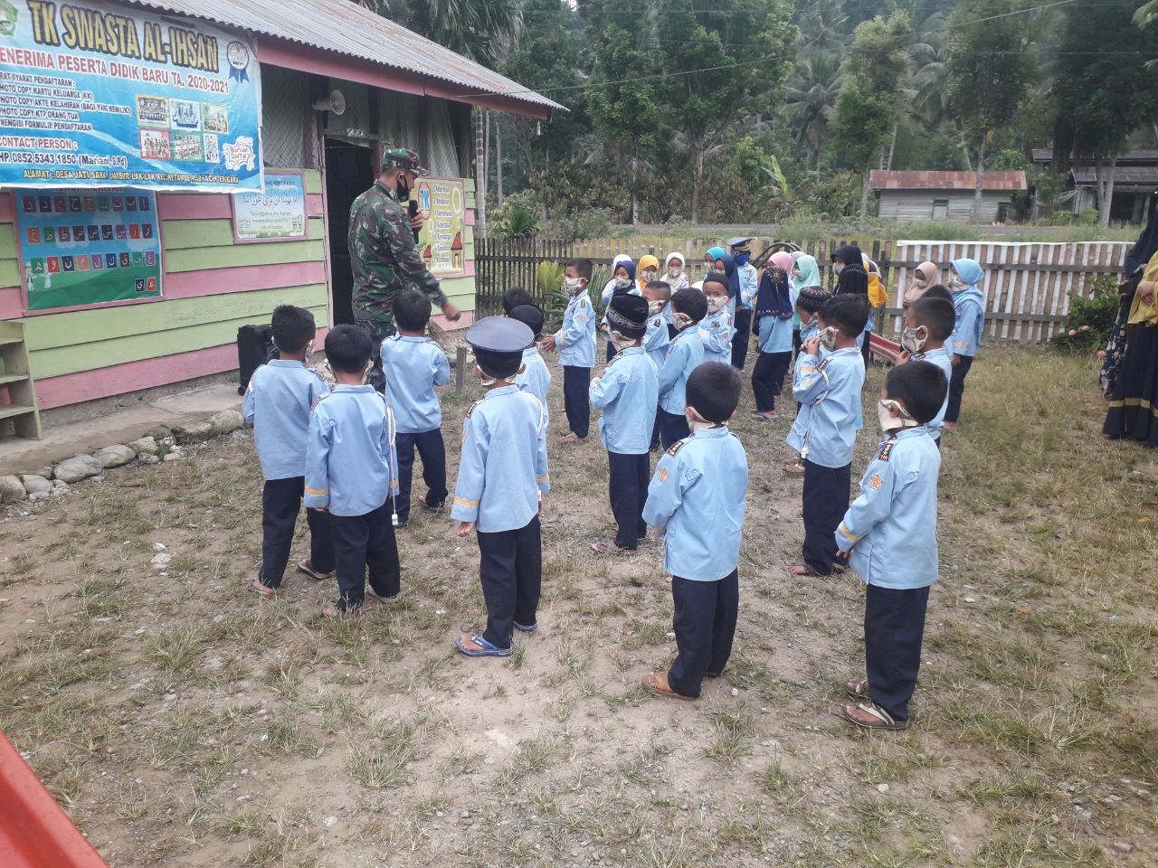 Babinsa Agara, Memberikan Pengenalan Tentang Tugas dan Fungsi Prajurit TNI Kepada Taman Kanak-Kanak (TK)