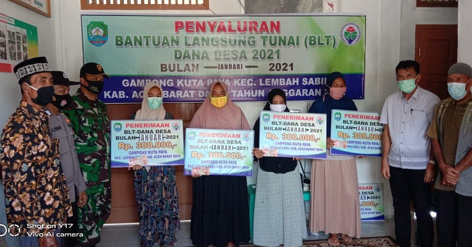 Babinsa Dampingi Pembaagiaan BLT DD Di Kecamatan Lembah Sabil