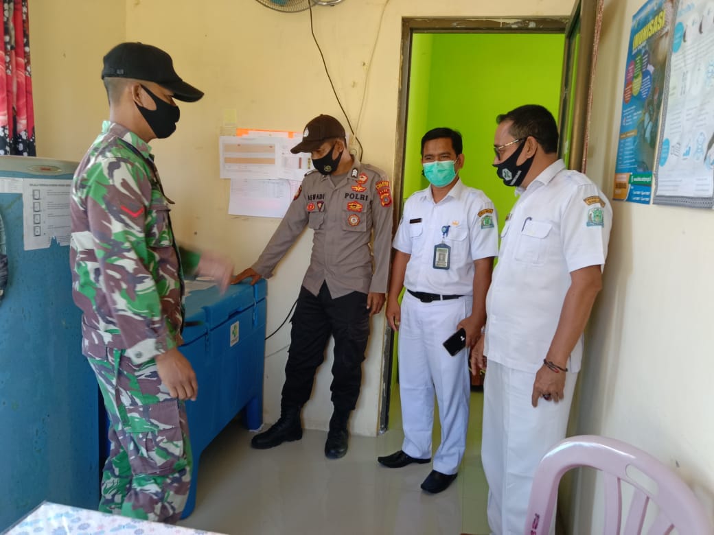 Babinsa. Cegah Corona Di Simeulue Dengan Vaksin Sinovak