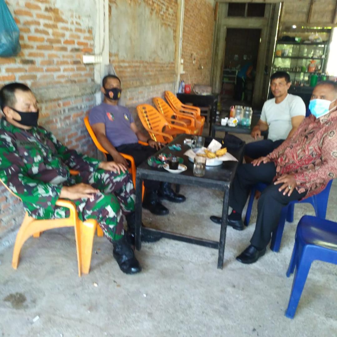 Tingkatkan Sinergitas, Danramil dan Kapolsek Samadua Komsos Dengan Stake Holder Desa Gunung Cut 