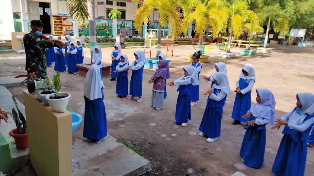 Babinsa Calang Beri Edukasi Prokes Kepada Murid TK