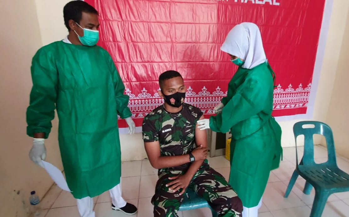Personel Satgas TMMD 110 Kodim Bireuen Disuntik Vaksin