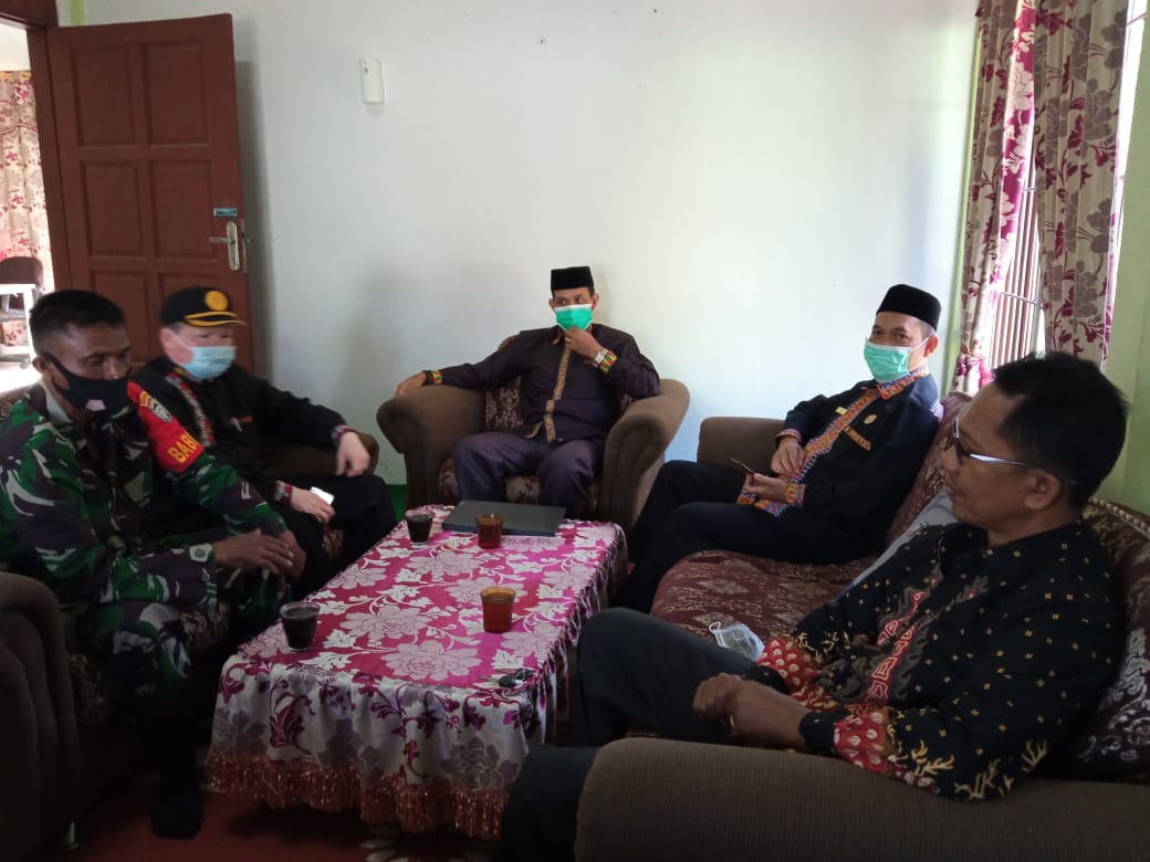 Komsos Babinsa Koramil 07/Blangjerango dengan Para Dewan Guru