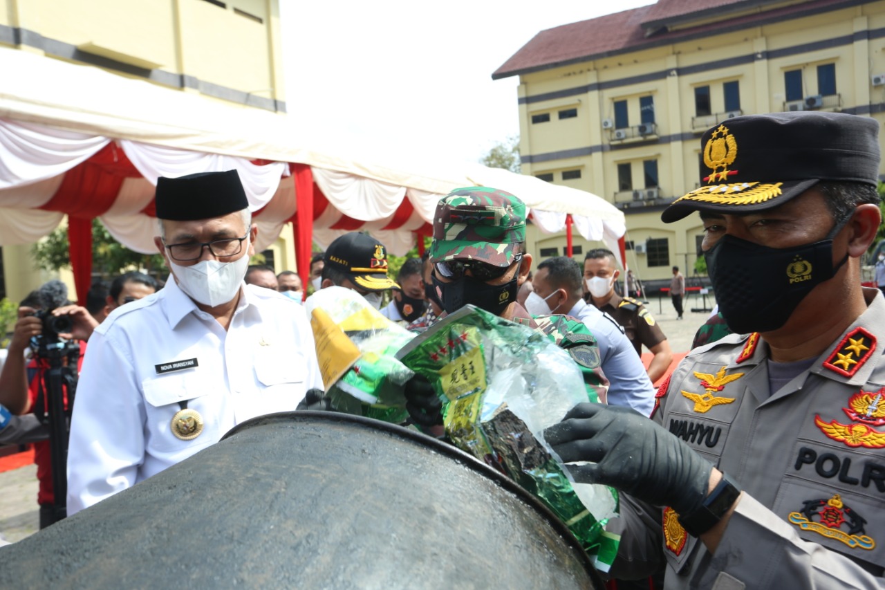 Pangdam IM Bersama Forkopimda Aceh Musnahkan Barang Bukti Narkoba di Mapolda Aceh
