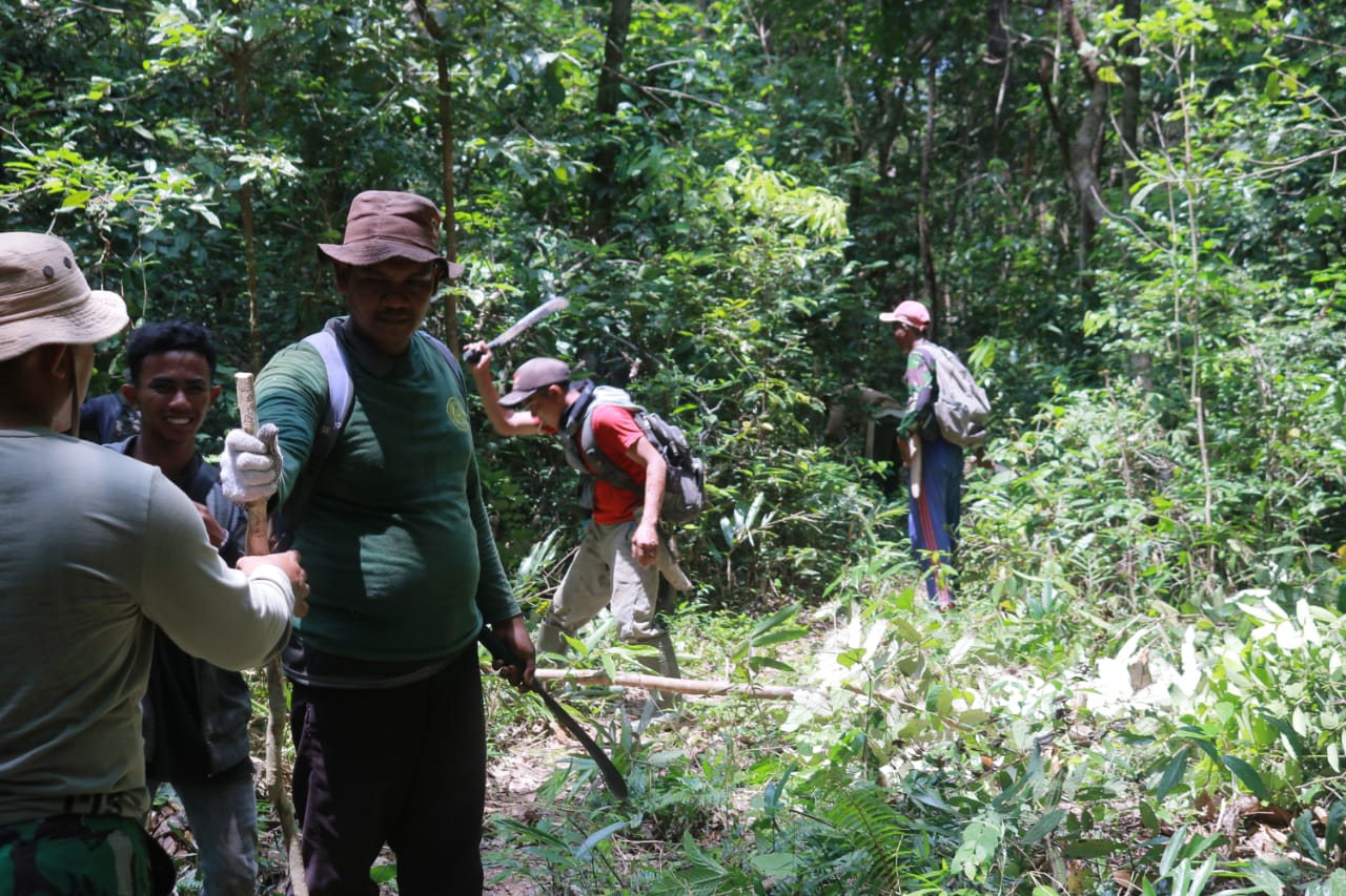 Anggota Satgas TMMD 110 Beri Edukasi Pemanfaatan Lahan Kosong Jadi Lahan Produktif