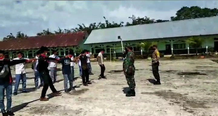 PASTIKAN PROTOKOL KESEHATAN DITERAPKAN, KORAMIL 07/BABAHROT SAMBANGI SEKOLAHAN