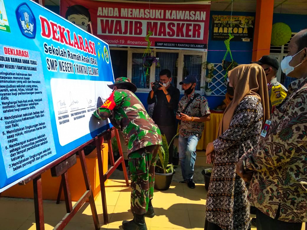 Ciptakan Sekolah Yang Ramah Anak, Babinsa 03/Rts Hadiri Deklarasi