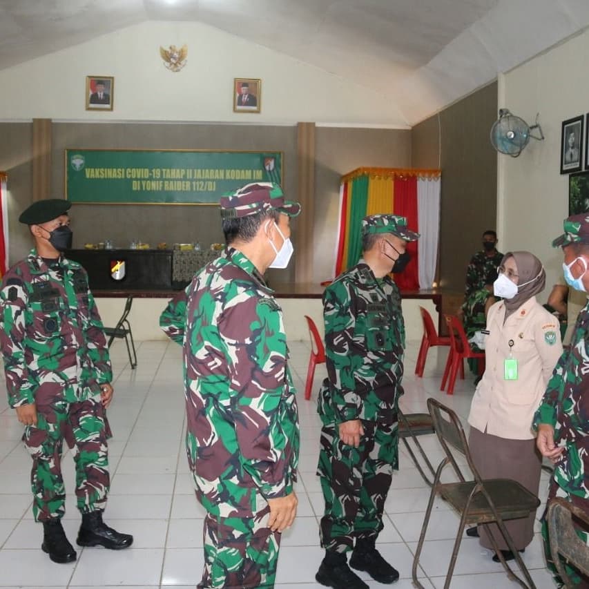 KAPUSKESAD TINJAU LANGSUNG VAKSINISASI TAHAP II