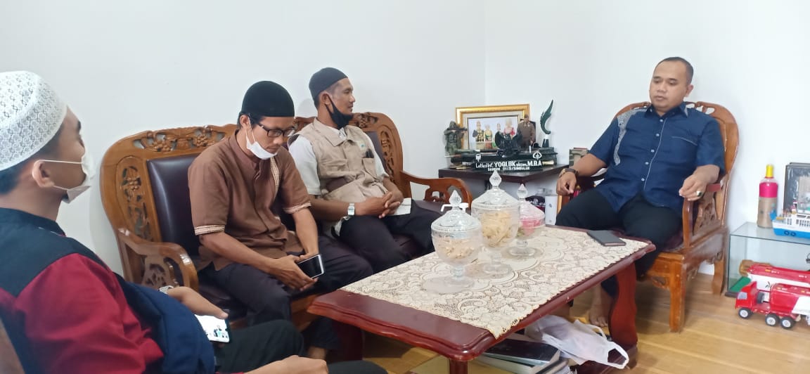 DANDIM 0115/SIMEULUE MENERIMA 700 EKSEMPLAR AL-QUR’AN DARI TIM SEMARI (SEMANGAT SEDEKAH 500 SEHARI) BANDA ACEH