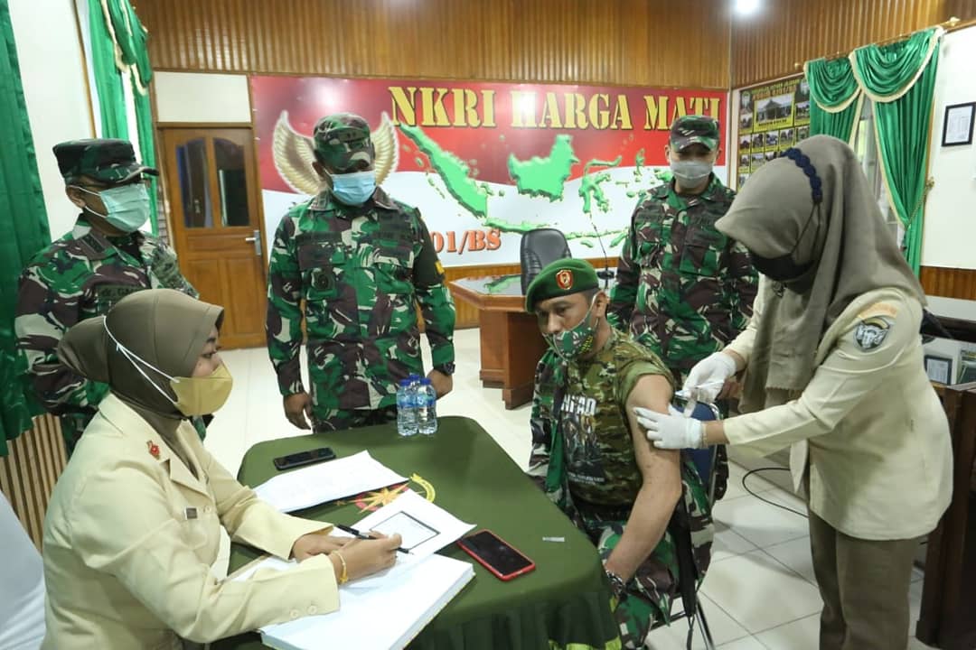 Danramil dan Babinsa Kodim 0101/BS Jalani Vaksinasi Covid-19 Perdana
